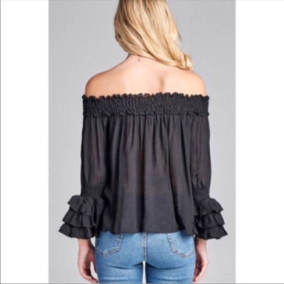 ❗️Last one❗️ruffled  off shoulder top - Picture 4 of 4